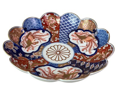 Lot 379 - JAPANESE IMARI BOWL