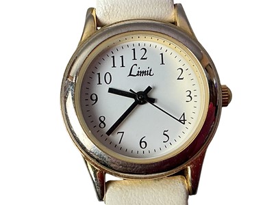 Lot 411 - COLLECTION OF COSTUME JEWELLERY