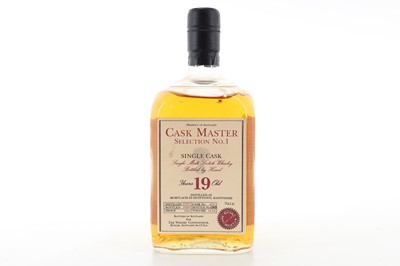 Lot 147 - MORTLACH 1975 19 YEAR OLD CASK MASTER SELECTION NO.1