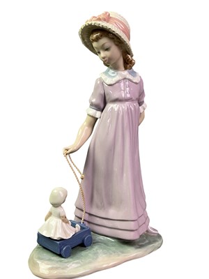 Lot 435 - GROUP OF FIVE LLADRO FIGURES