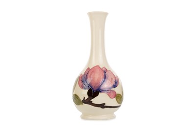 Lot 550 - MOORCROFT POTTERY VASE