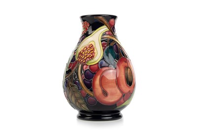 Lot 566 - MOORCROFT POTTERY VASE