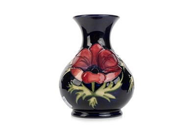 Lot 574 - MOORCROFT POTTERY VASE