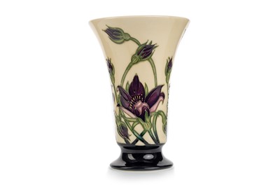 Lot 576 - MOORCROFT POTTERY VASE