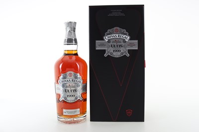 Lot 197 - CHIVAS REGAL 20 YEAR OLD ULTIS 1999 MANCHESTER UNITED F.C. VICTORY EDITION 1L