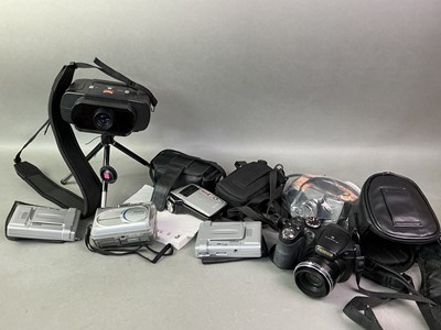 Lot 565 - COLLECTION OF CAMERAS