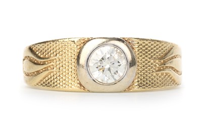 Lot 431 - DIAMOND SIGNET RING