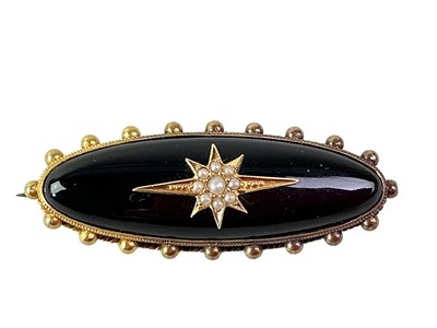 Lot 559 - VICTORIAN MOURNING BROOCH