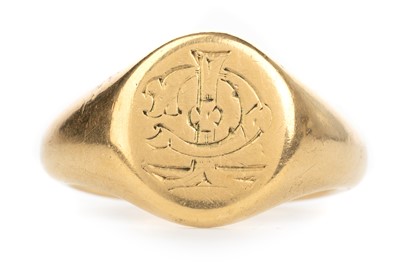 Lot 477 - GOLD SIGNET RING