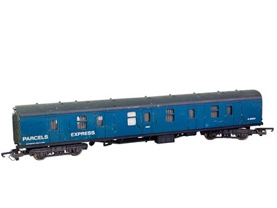 Lot 620 - COLLECTION OF TRI-ANG TRAIN PARTS