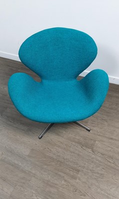 Lot 614 - ARNE JACOBSEN (1902 - 1971) FOR FRITZ HANSEN, SWAN CHAIR