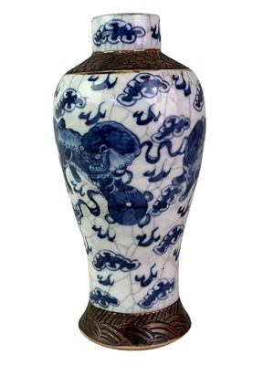 Lot 31 - CHINESE PORCELAIN BLUE AND WHITE VASE