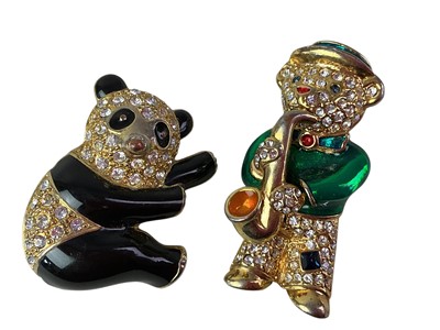 Lot 174 - THREE VINTAGE BROOCHES