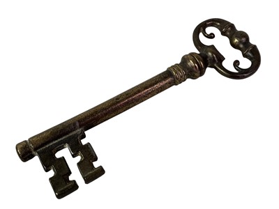 Lot 301 - COLLECTION OF VINTAGE KEYS