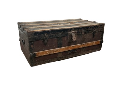 Lot 204 - VINTAGE TRUNK