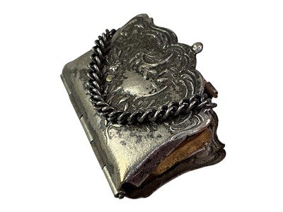 Lot 209 - SMALL WHITE METAL PURSE