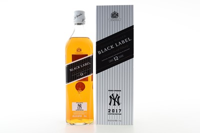 Lot 288 - JOHNNIE WALKER 12 YEAR OLD BLACK LABEL NEW YORK YANKEES 2017 EDITION 75CL