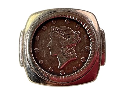 Lot 523 - GOLD COIN INSET RING