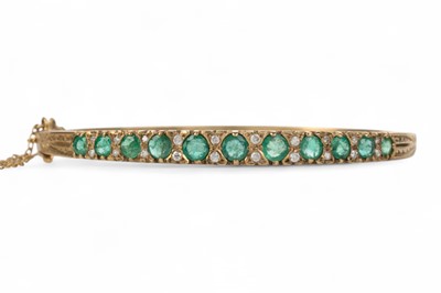 Lot 565 - EMERALD AND DIAMOND BANGLE