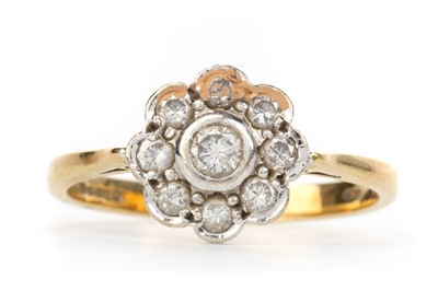 Lot 573 - DIAMOND CLUSTER RING