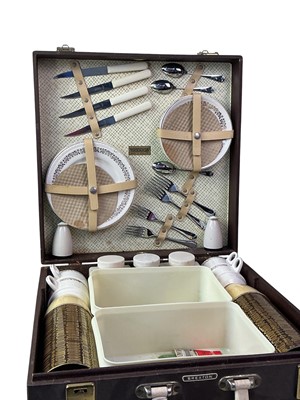 Lot 444 - BREXTON PICNIC SET