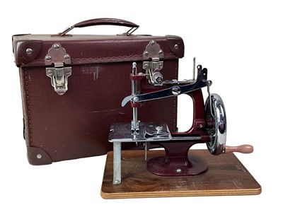 Lot 608 - ESSEX MINIATURE SEWING MACHINE