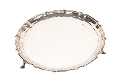 Lot 980 - SILVER SALVER