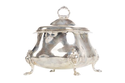 Lot 985 - EDWARDIAN SILVER TEA CADDY