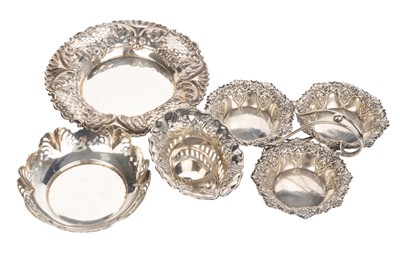 Lot 993 - SILVER TREFOIL NUT DISH