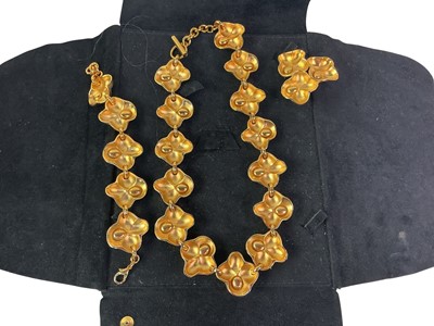 Lot 629 - GROUP OF COSTUME JEWELLERY