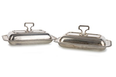 Lot 995 - PAIR OF GEORGE V SILVER SERVING DISHES