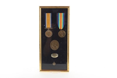 Lot 95 - WWI PRESENTATION MEDAL DUO