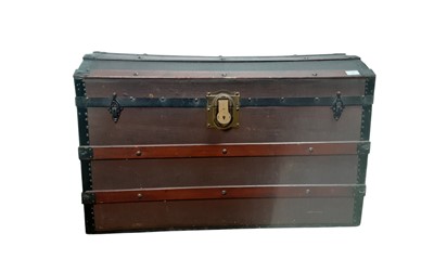 Lot 566 - VINTAGE TRAVEL TRUNK