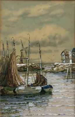 Lot 648 - JOHN HAMILTON GLASS