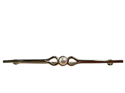 Lot 753 - PEARL AND GOLD BAR BROOCH