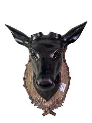 Lot 573 - BUST OF A DEER