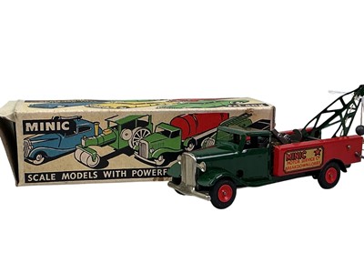 Lot 318 - VINTAGE TRI-ANG 'MINIC' CLOCKWORK BREAKDOWN LORRY