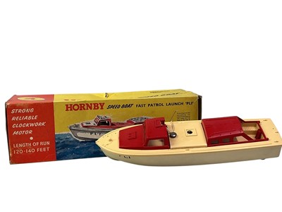 Lot 551 - VINTAGE HORNBY CLOCKWORK SPEEDBOAT
