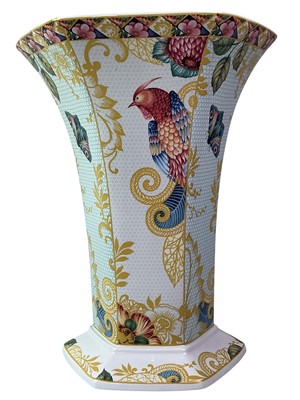 Lot 728 - GROUP OF CERAMICS