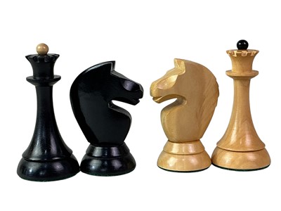 Lot 732 - STAUNTON / JAQUES & SON BOXWOOD AND EBONY CHESS SET