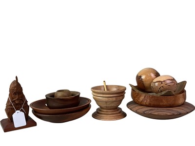 Lot 789 - GROUP OF WOODEN ITEMS