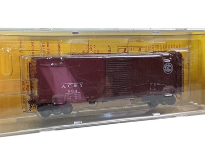 Lot 326 - GROUP OF TWENTY TWO KADEE CARS MODELS