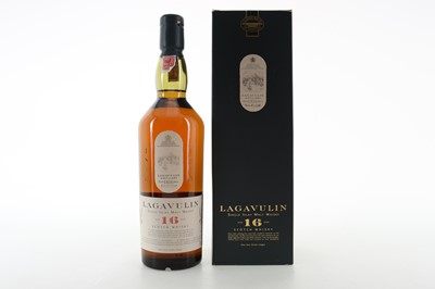 Lot 370 - LAGAVULIN 16 YEAR OLD WHITE HORSE