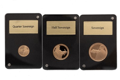 Lot 75 - ELIZABETH II GOLD RAF CENTENARY SOVEREIGN SET