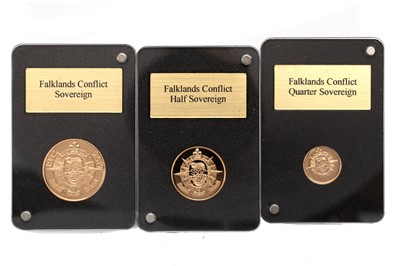 Lot 78 - ELIZABETH II FALKLANDS CONFLICT GOLD SOVEREIGN SET