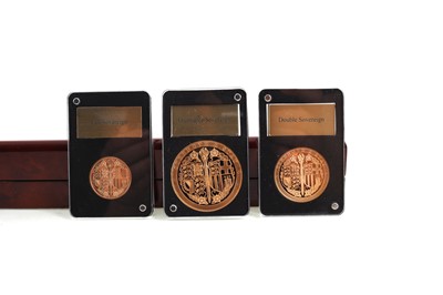 Lot 97 - THE STRENGTH AND STAY GOLD FIVE SOVEREIGN SET