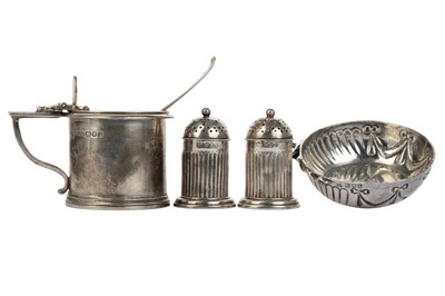 Lot 976 - GROUP OF SILVER