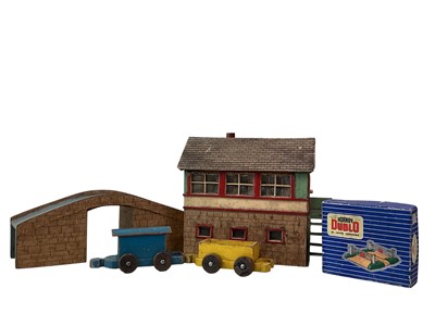 Lot 147 - GROUP OF VINTAGE WOODEN MODEL RAILWAY ITEMS