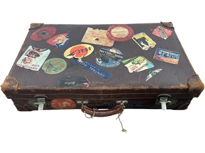 Lot 391 - VINTAGE SUITCASE