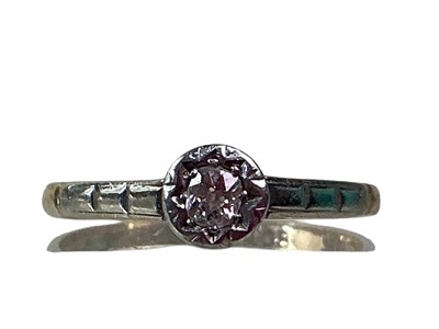 Lot 55 - DIAMOND SOLITAIRE RING